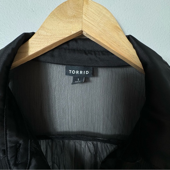 Torrid Chiffon And Satin Button Up black Shirt size 1X - Picture 3 of 9